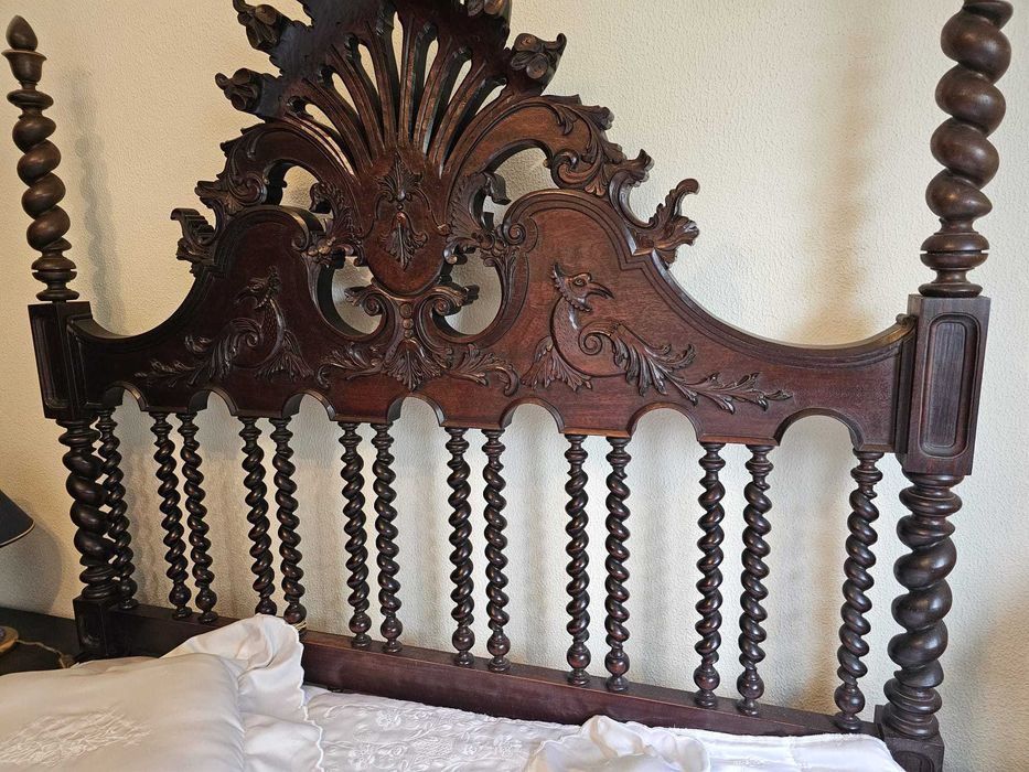 Móveis de quarto estilo séc XIX