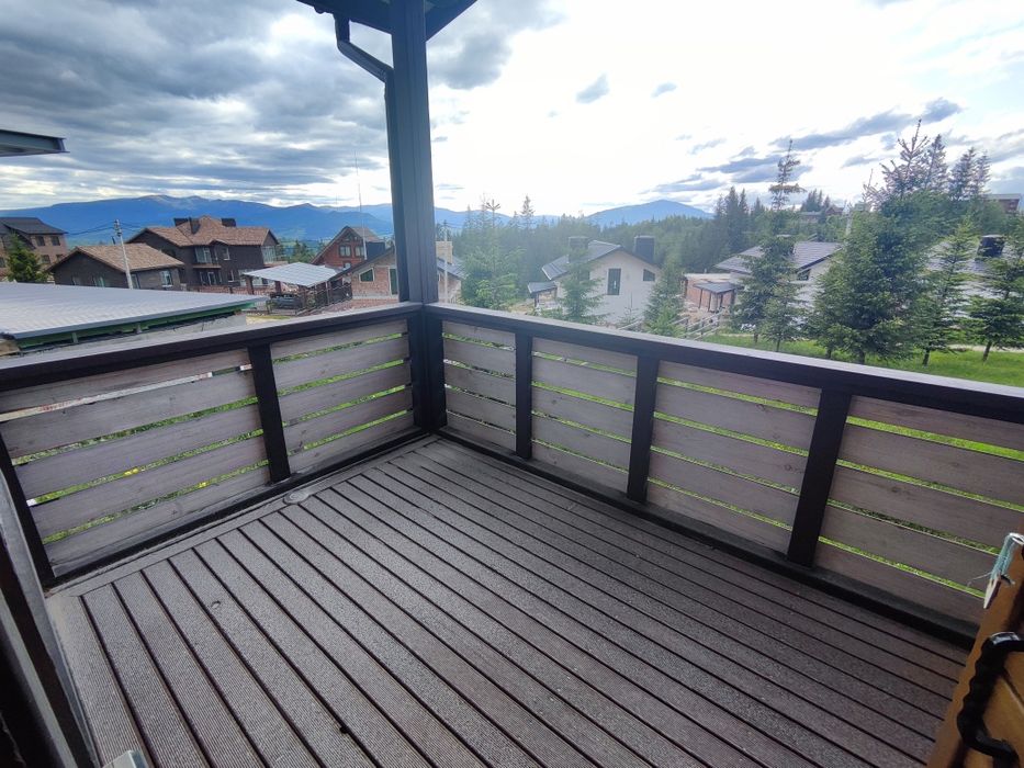 Будинок в Карпатах біля Буковелю. Яблуниця. Продаж дуплекса 2 в 1