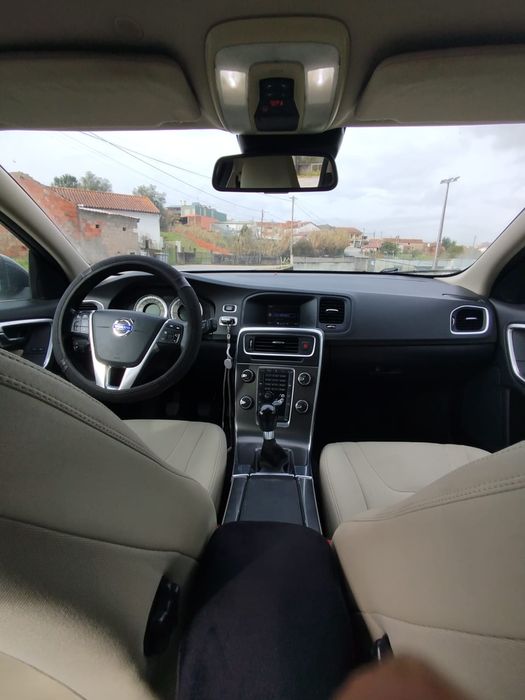 Volvo V60 Momentum 2.0 
1984 cilindrada

302.000 km, com a