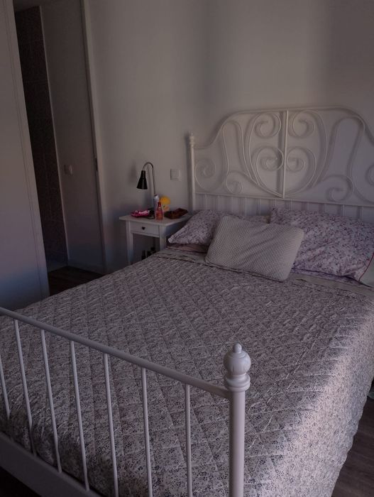 Cama e colchão em perfeito estado !