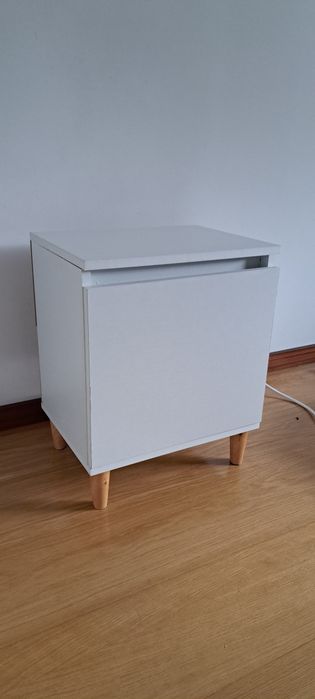 Mesa de cabeceira IKEA