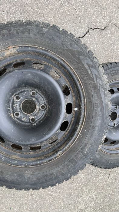 Комплект колес с зимней резиной  Nokian 205 / 60 R16 92T