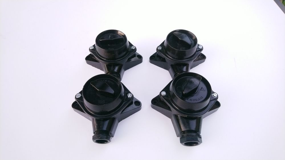 Șchodowy włącznik bakelitowy czarny natynkowy hermetyczny