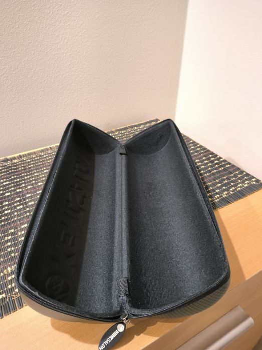 Etui sztywne na szczotkę fryzjerską  Polecam