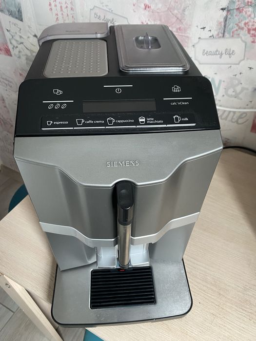 Кофемашинка Siemens EQ.3 s300