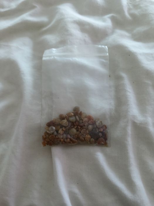 Żwirek do akwarium.