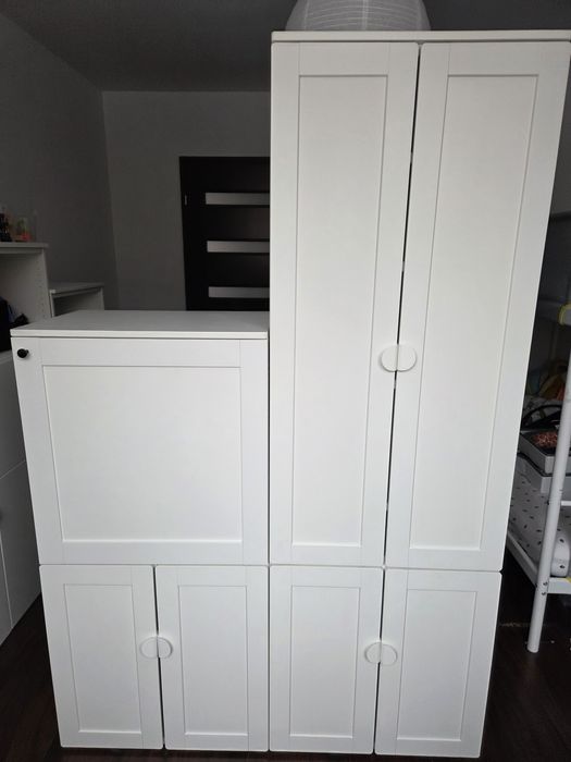 Komplet szafek SMASTAD / PLATSA z IKEA

Tutaj więcej informacji:

Szaf