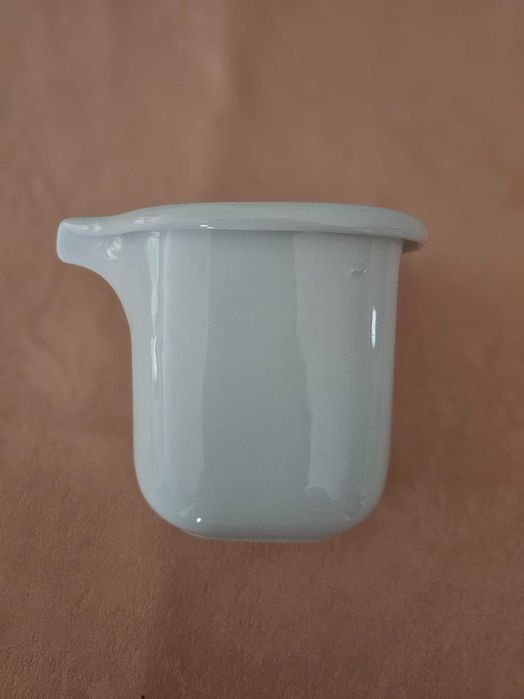 Leiteira ou molheira branca louça