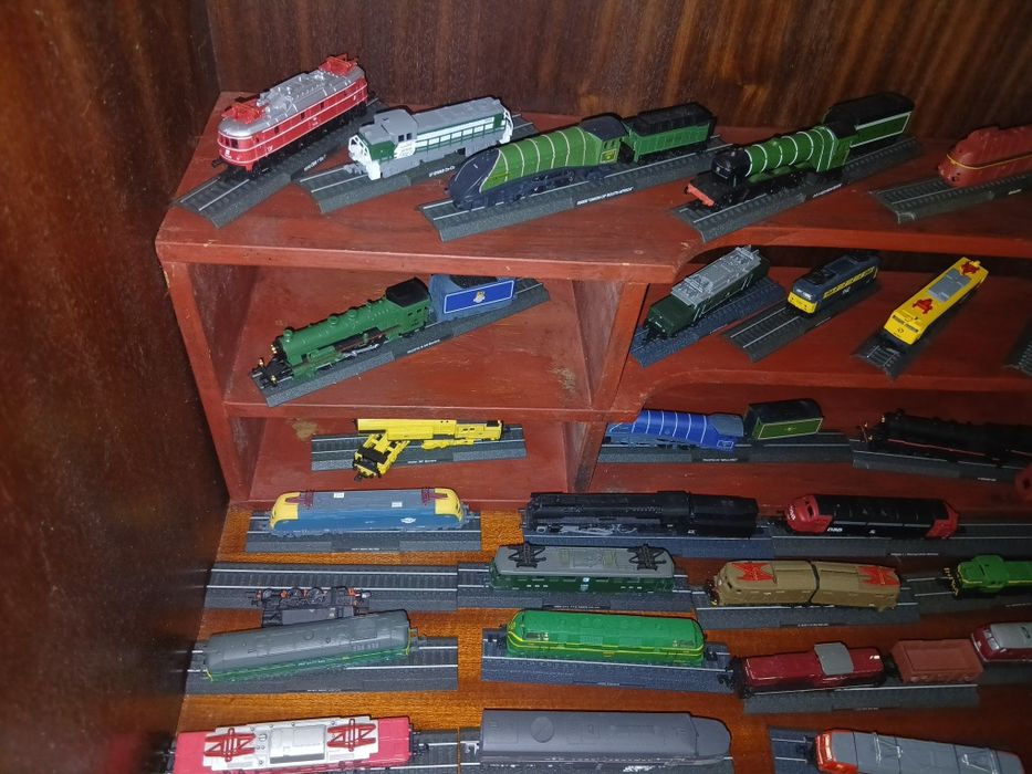 Colecao comboio locomotiva 240 €