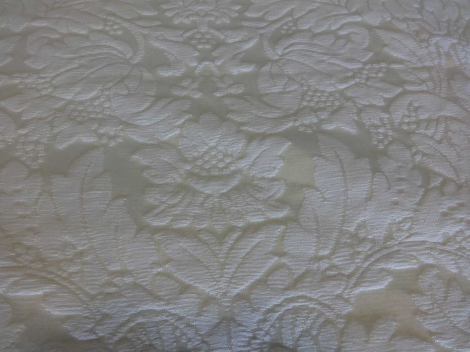 Colcha Branco Pérola Estampado Trabalhado NOVA