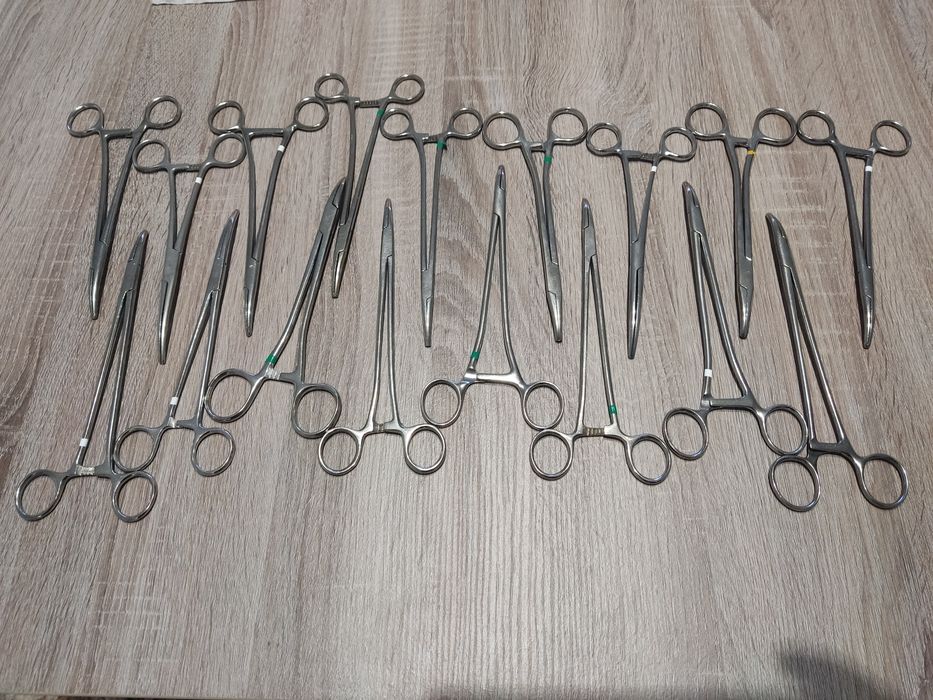 17 Pinças cirúrgicas