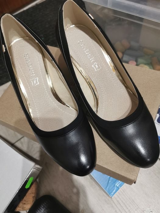 Nowe eleganckie buty na obcasie r. 39