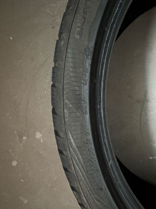 245 35 21 Vredestein