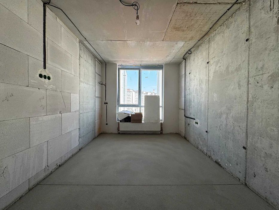 Здана! Однокімнатна з чорновими роботами. Вигідно!