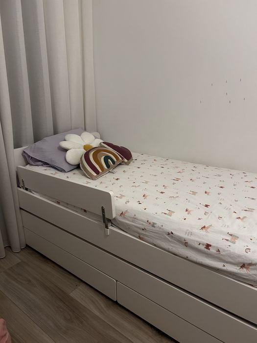 Cama para criança, dupla e com gavetas. Inclui 2 colchões