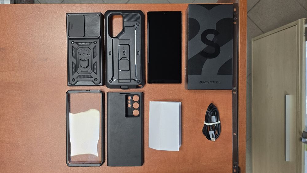 Samsung Galaxy S22 Ultra 5G Dual Sim 128GB/8GB RAM czarny, stan bdb