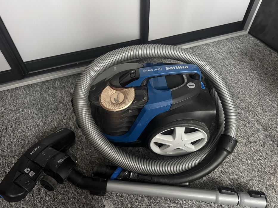 Продам пилосос Philips 7000series