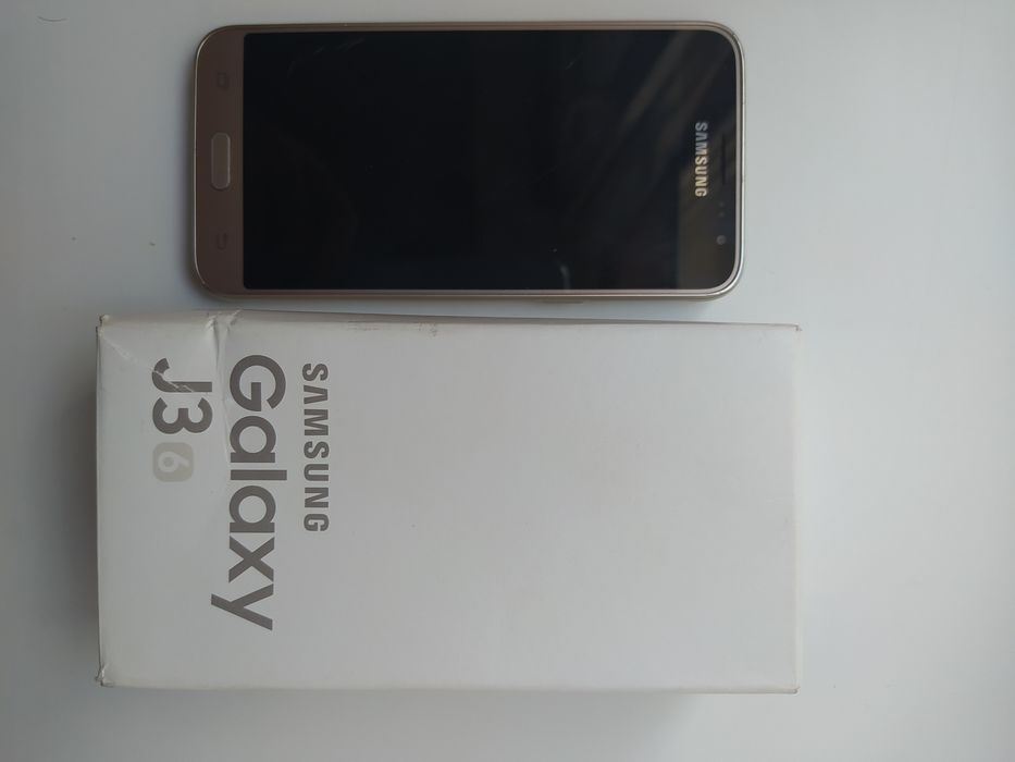Телефон Samsung Galaxy j3