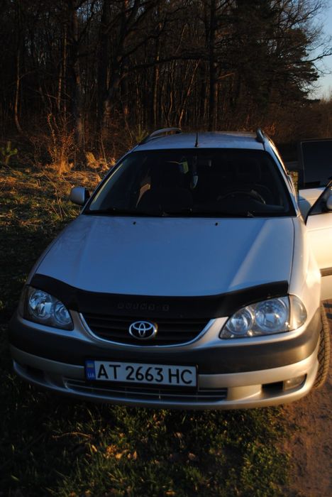 Тойота Авенсіс 2001