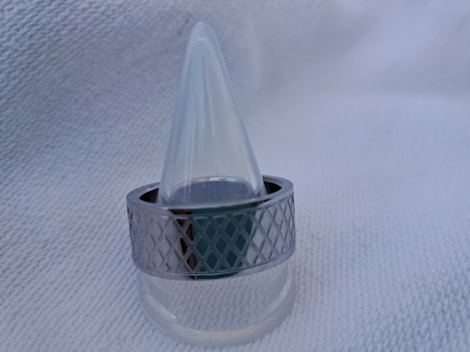 Anel Masculino NOVO Aço Cirúrgico Inox - Padrão Geométrico / Losangos (21.5 mm)