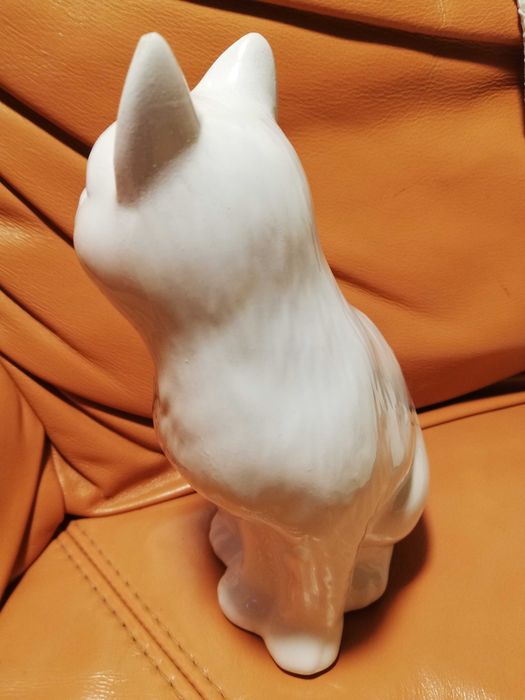 Ceramiczna figurka kota szklane zielone oczy