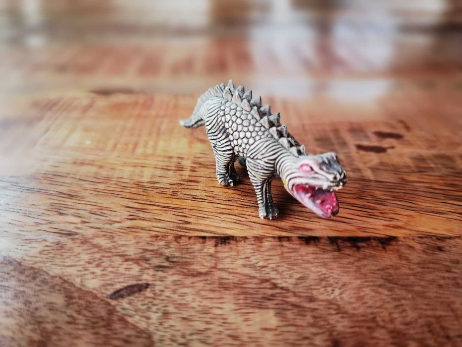 Dinozaury, tygrys figurki