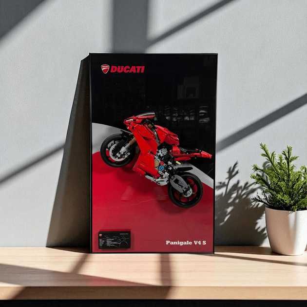 Арт Рамка 80x50 см. для LEGO Technic Ducati Panigale V4 S (42202)