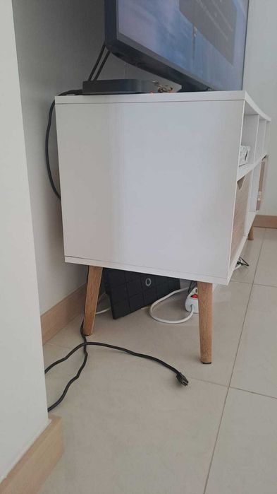 Móvel para sala com gavetas