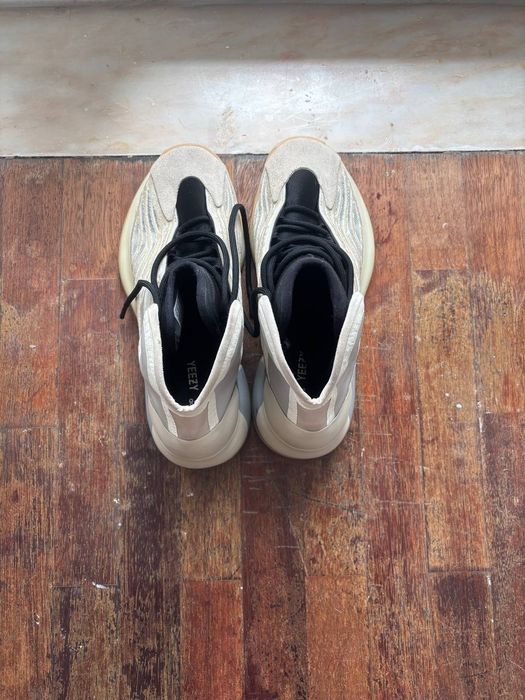 Yeezy Men's Quantum Performance-Ready Sneakers - Quântico / Yeezy QNTM Basketball.
