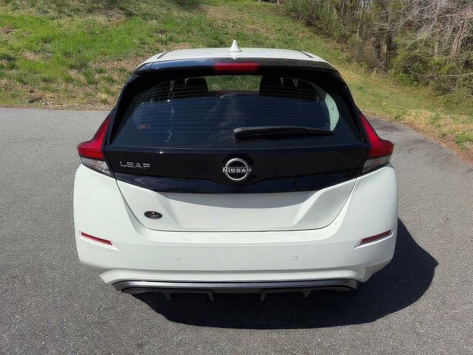 Nissan Leaf      2025