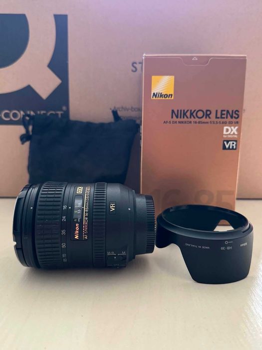 Nikon D7000 + AF-S DX 16-85 mm VR + SB-910 – kompletny zestaw, stan bardzo dobry