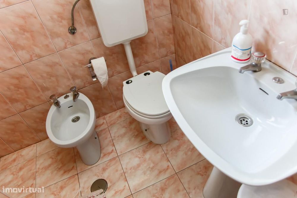 Quarto - localizado em Montes Claros Coimbra