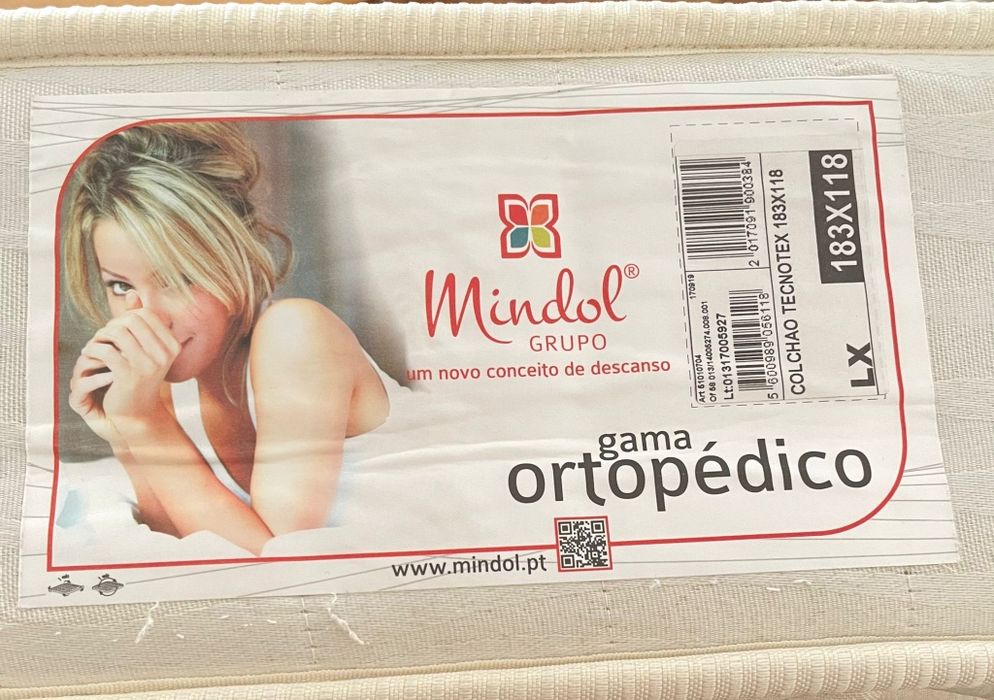 Cama de estrado com  colchão