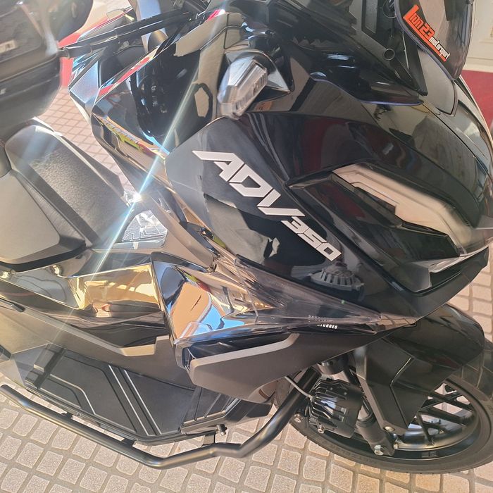 Honda adv350 ( Como Nova)