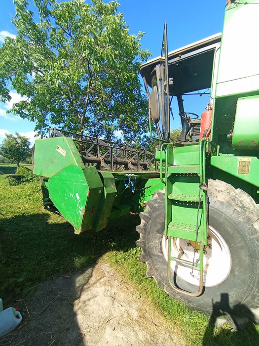 Kombajn zbożowy John Deere 1065