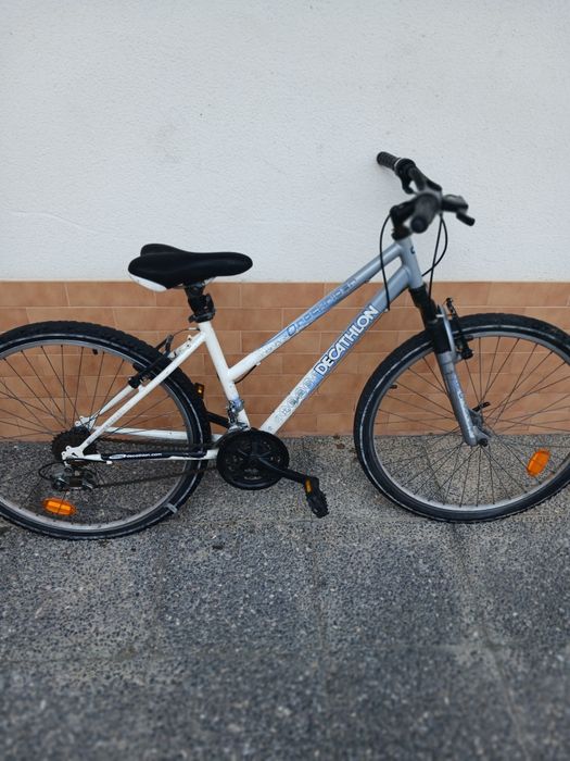 Bicicleta de montanha Decathlon Rockrider.