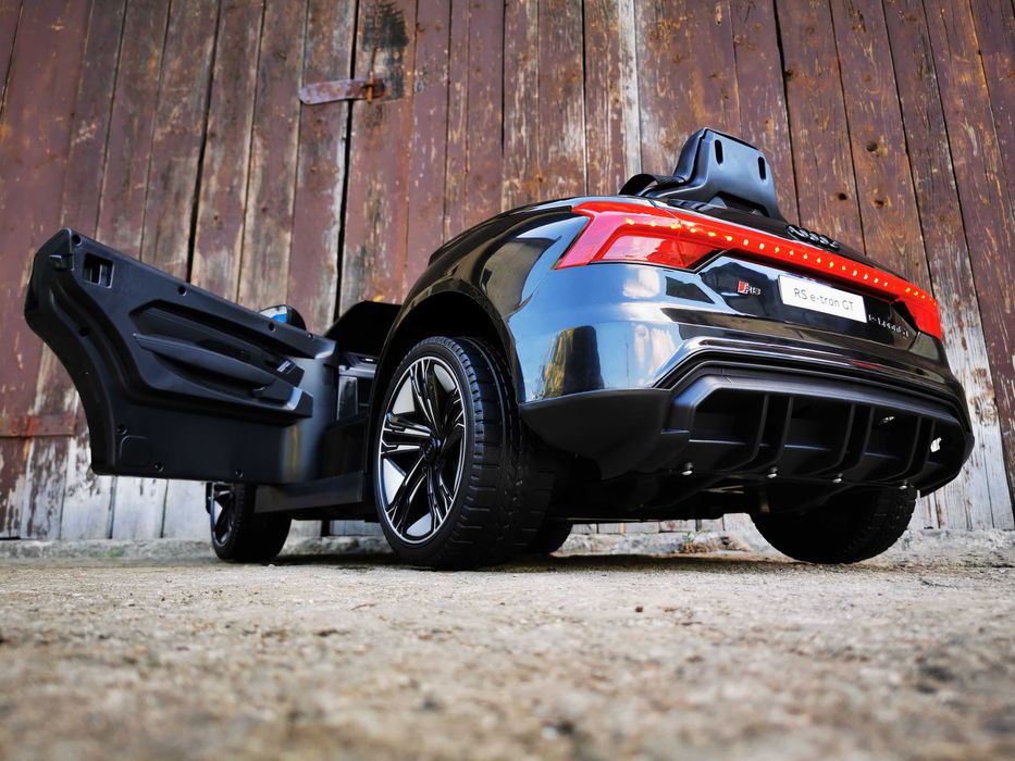Samochód AUDI RS QUATTRO 4x4 Auto AKUMULATOR Motor Elektryczny DZIECI