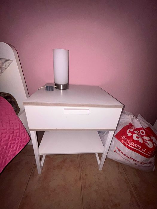 Mesa de Cabeceira IKEA