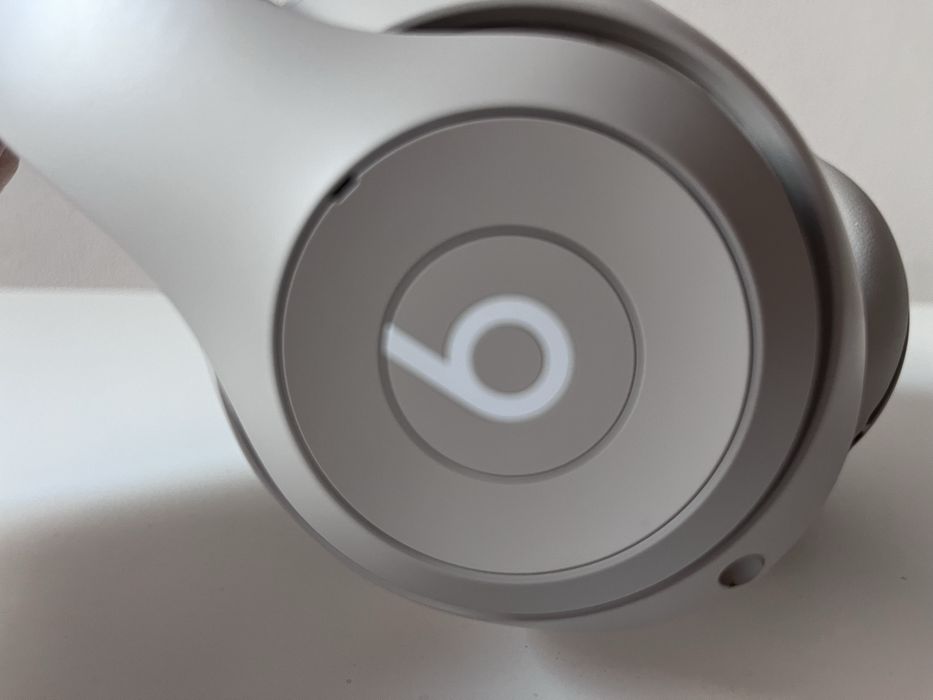 Auscultadores Beats Pro. , Cancelamento Ativo de Ruído (ANC) e Modo Transparência., Áudio Espacial Personalizado com som envolvente.,
