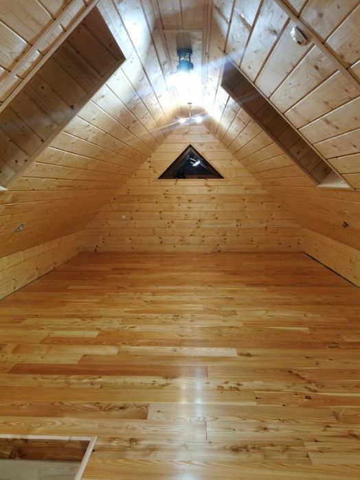 Podłoga drewniana, sosnowa, rustik