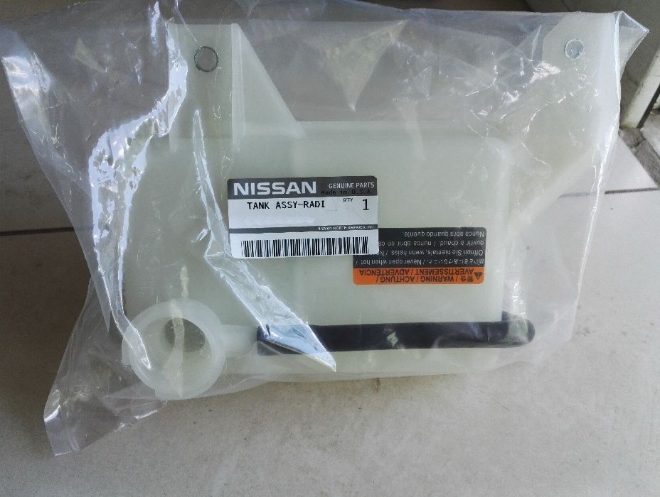 Бачок расширительный омывателя моторчик Nissan Leaf Ниссан Лиф Лиаф