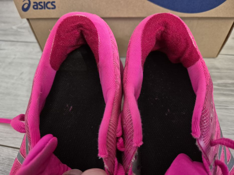 Buty damskie do biegania Asics GT-2000  rozmiar 40,5.