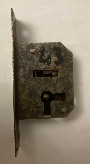 Zamek wpuszczany prawy  20 mm