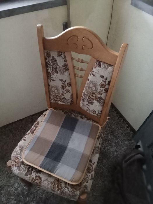 Mesa de Jantar Extensível + 8 Cadeiras em Madeira