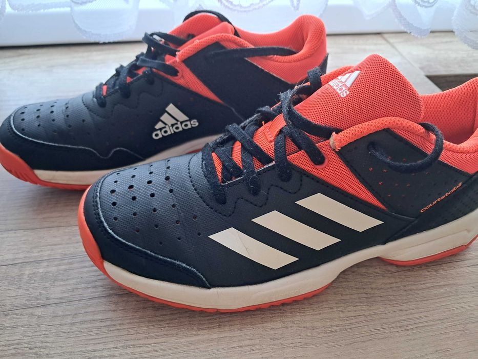 Buty Adidas Courtstabil 37 1/3 do gry halowej
