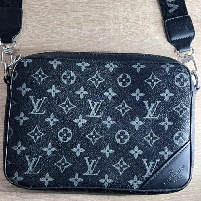 Bolsa Louis Vuitton (LV) Preta Homem Pochete