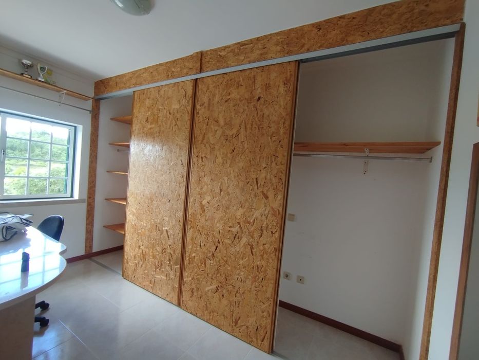 LER DESCRIÇÃO - Construção de roupeiro por medida