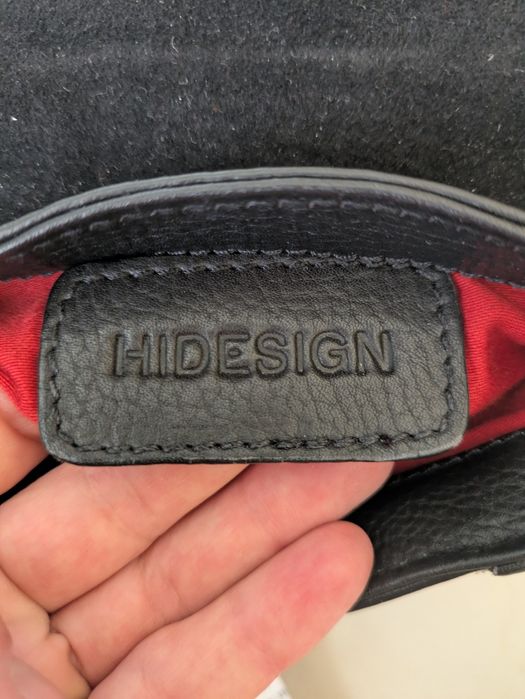 Продам невелику шкіряну фірмову сумочку.