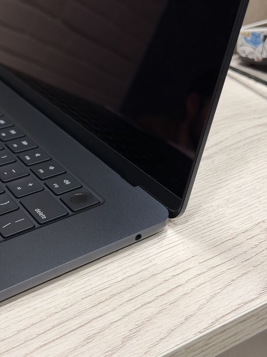 MacBook Air 15" M3 8/256gb Midnight