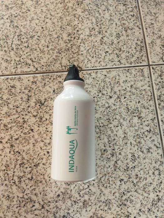 Garrafa reutilizável de água